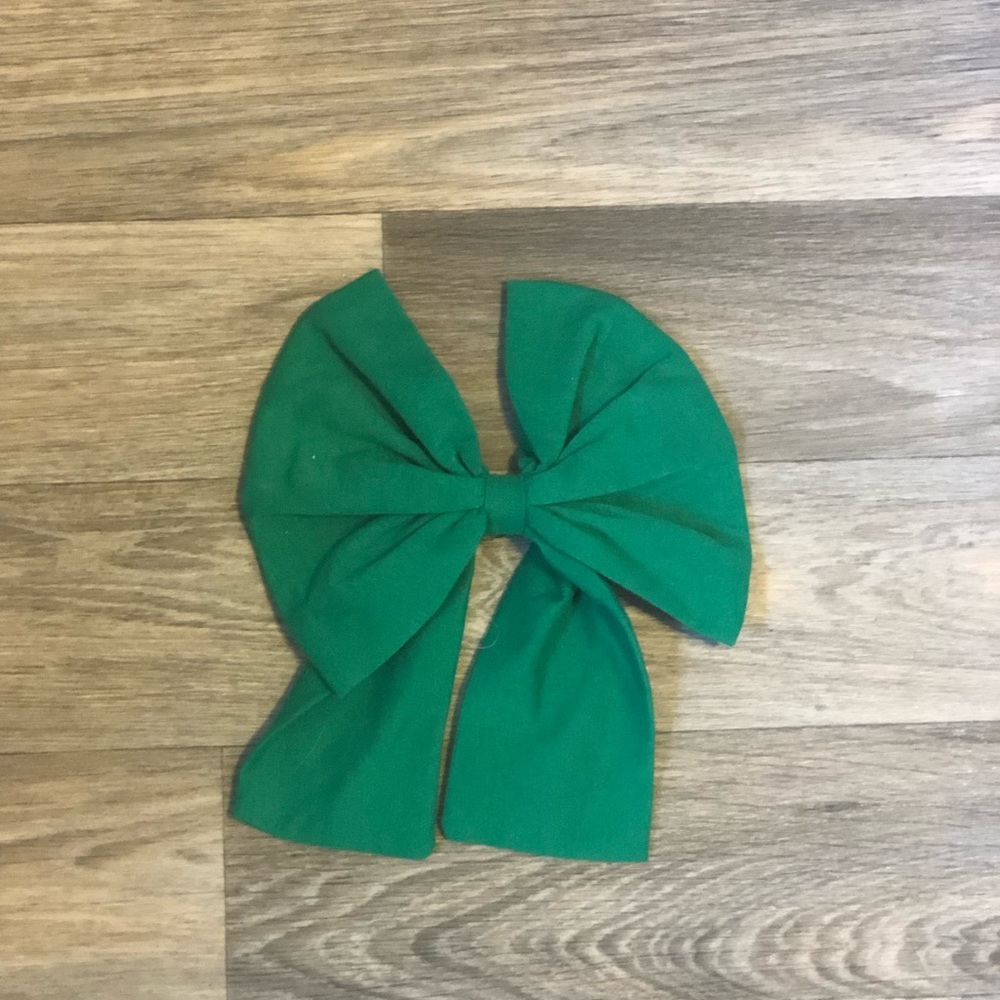 Kelly Green Accent Bow